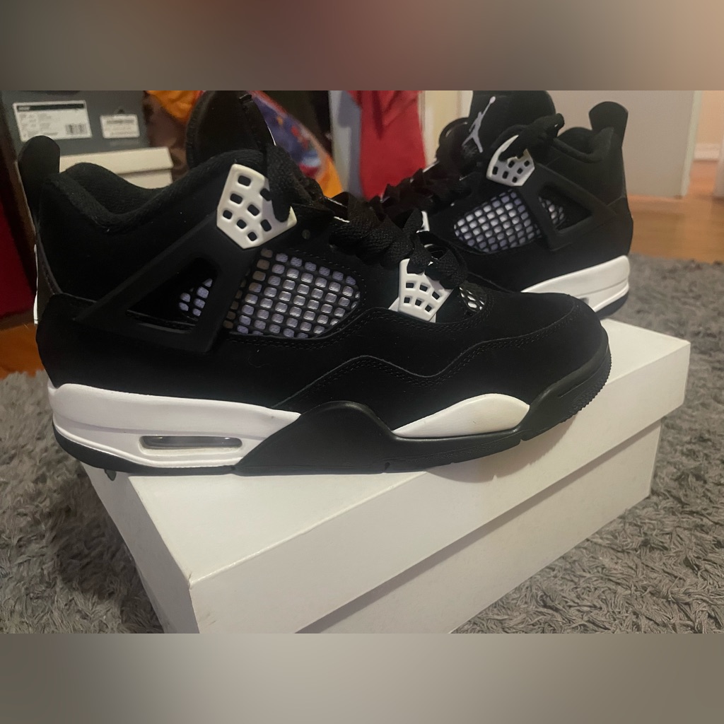 Jordan 4 White Thunder